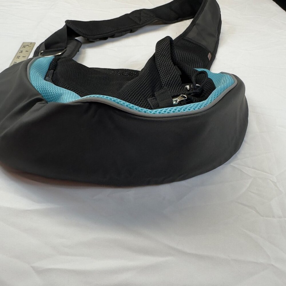 yudodo shoulder sling dog carrier  nwot